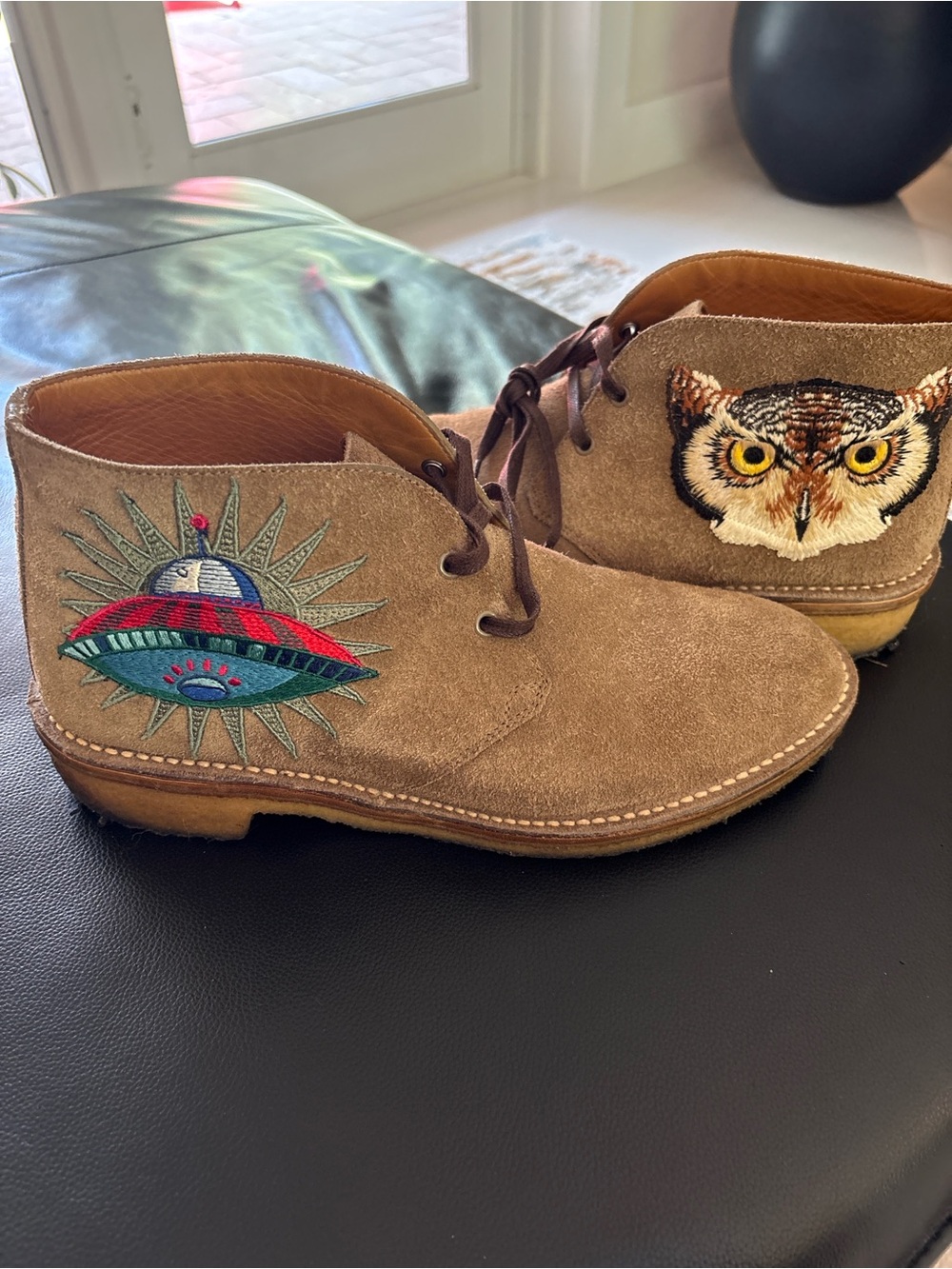 Gucci Men’s Suede Chukka Boots UFO & Owl Embroidered Brown Size 9